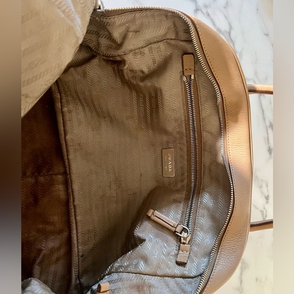 Vintage Prada beige leather bowling bag. Fair condition. - Picture 7 of 9